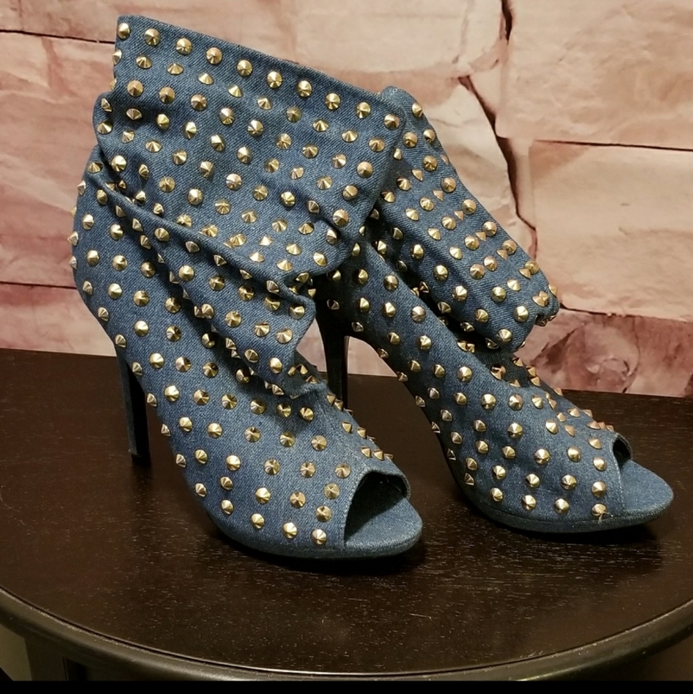 TOSSING SOON ❎ WAS $68 ❎ NWT Studded Jean Slouchy Booty 10